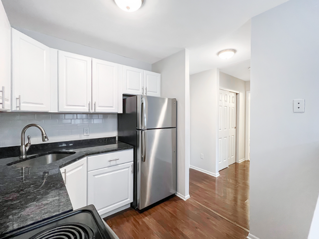 Photo - 905 Burnside Ave Condo