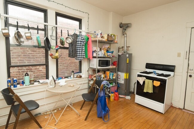 Photo - 1919 W Schiller St Unit 3F