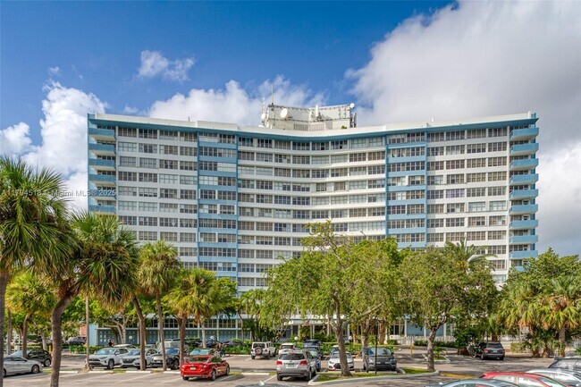 Building Photo - 7441 Wayne Ave Unit 4H Rental