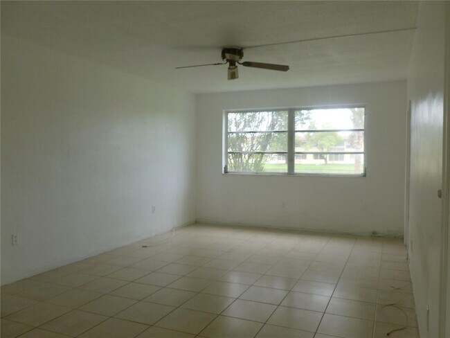 2940 NE 203rd St Unit C102