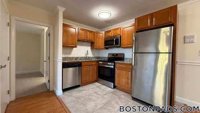 12 Westgate Dr Unit 105