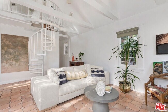 Photo - 2427 N Gower St