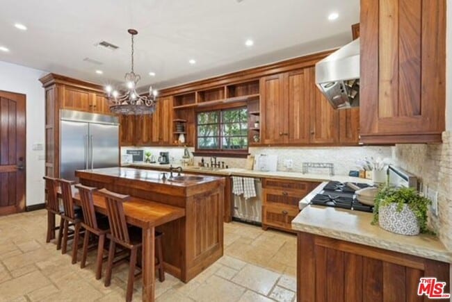 Photo - 6620 Lindenhurst Ave