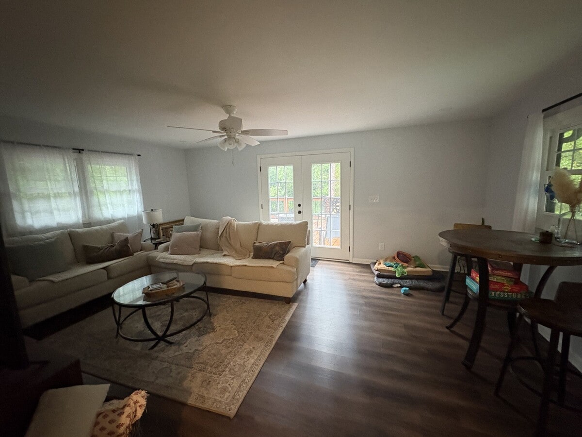 Photo - 1055 College Station Rd