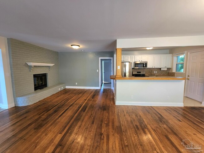 Photo - 206 Berry Rd