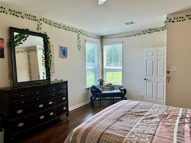 Photo - 18622 Each Elm Way