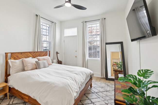 Photo - 134 F St SE Unidad 134 F ST SE #2