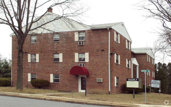 Oak Manor - Oak Manor Apartments