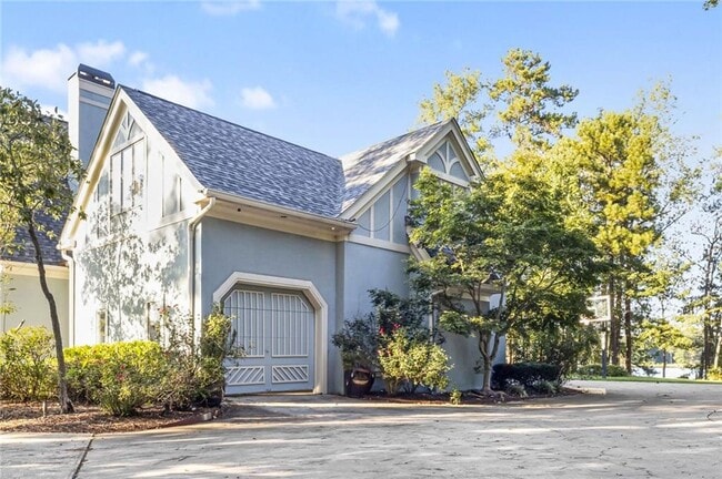 2910 Emerald Dr