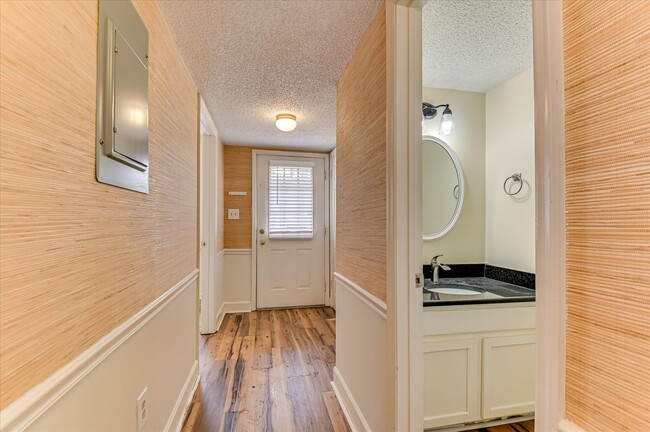 Photo - 407 Folkstone Cir