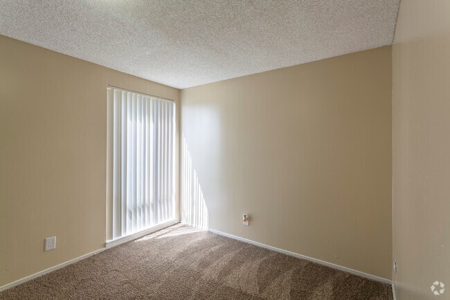 2HAB, 1BA - 745 ft²