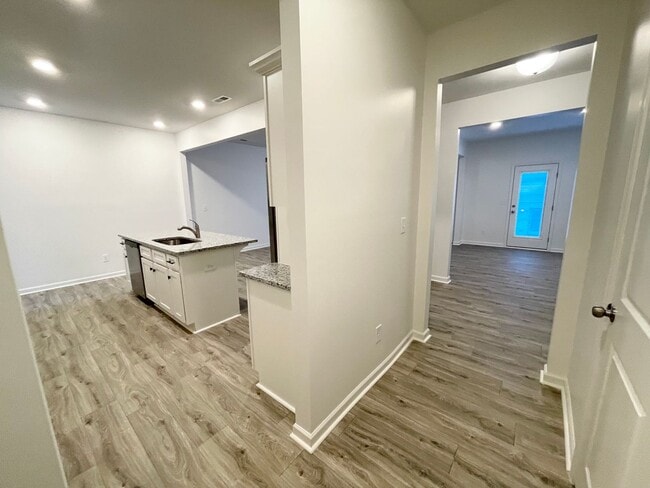 Photo - 3 br  Quiet community, paired Home minutes from I-77 and I-40