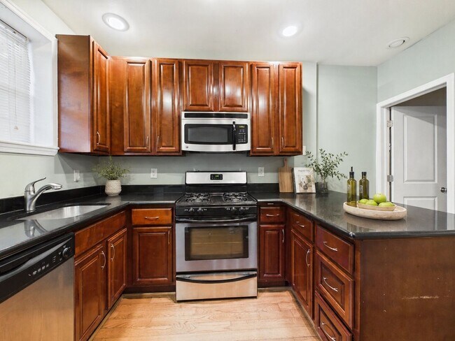 Photo - 2437 S Darien St