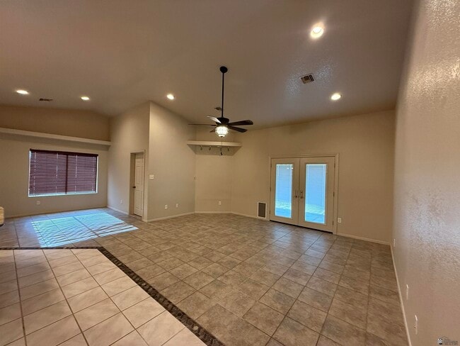 Photo - 7525 E 26th St