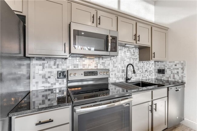 Photo - 1723 N Chestnut Ave Unit 101