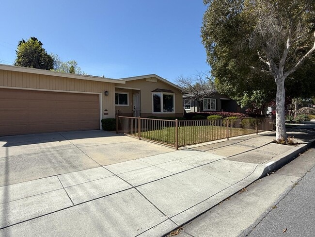 Photo - 705 Santa Rita St