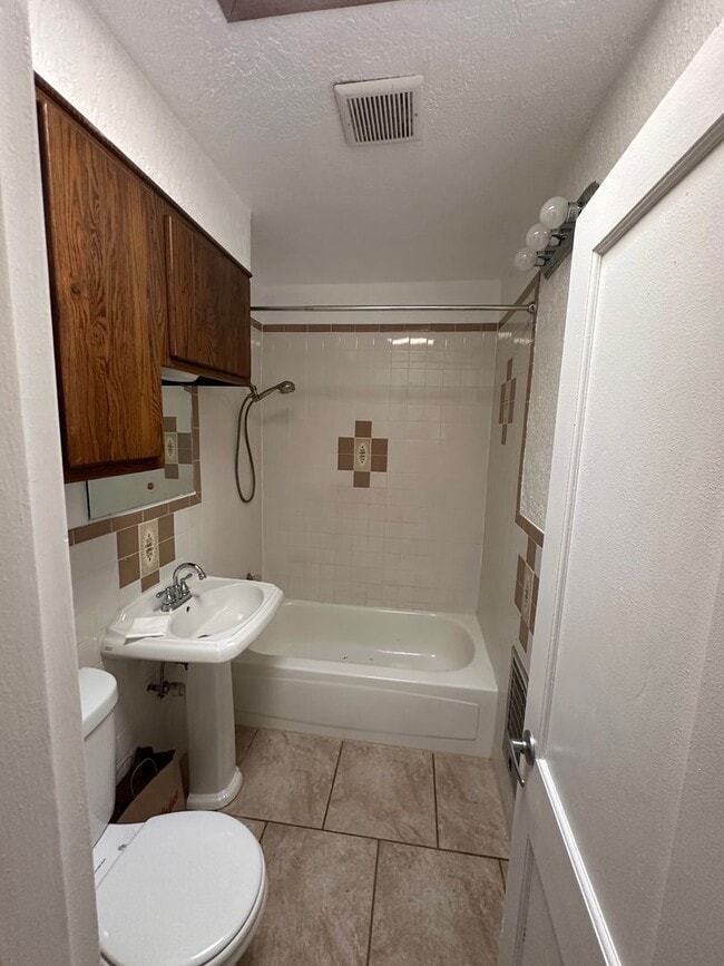 Photo - 2518 Alvarado Dr NE