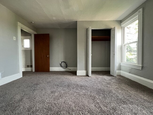 Photo - 3BR Retreat Minutes from The Waterfront Shopping & Dining