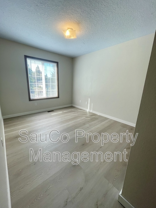 Photo - 324 SE 30th Ave