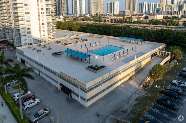 231 174th St - Winston Towers 400