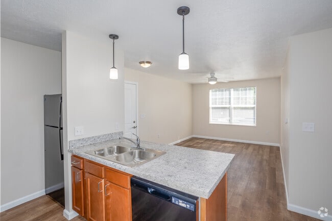 2BR, 1BA - 807SF - Living Room