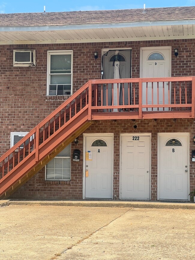 Building Photo - 222 W 34th St Unit Apartment A