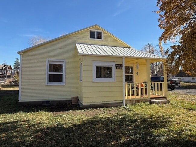 Building Photo - Beautifully Renovated 2-Bedroom Home – Mod...