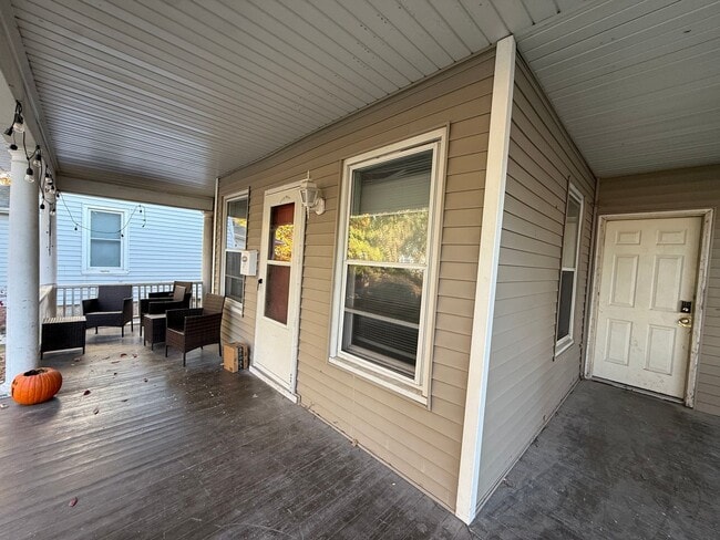 Photo - $3,000 | 5 Bedroom, 2 Bathroom House | NO ...