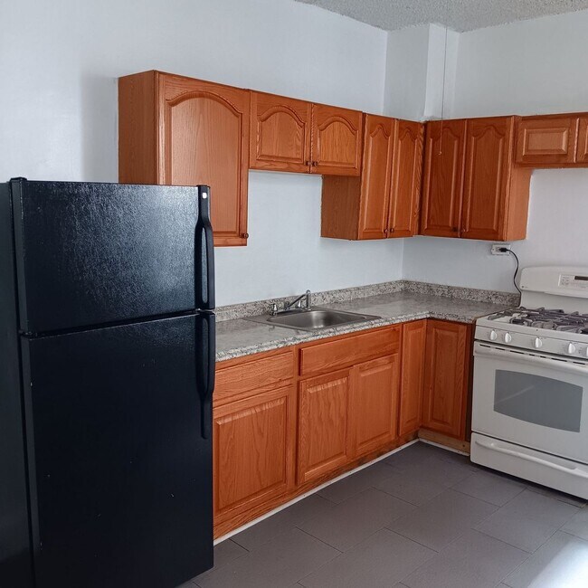 Photo - 190 W Roosevelt Blvd