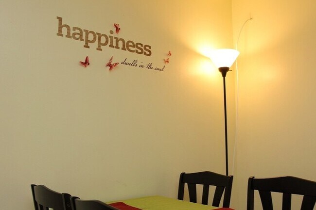 Dining area - 44 Washington St Unit 506