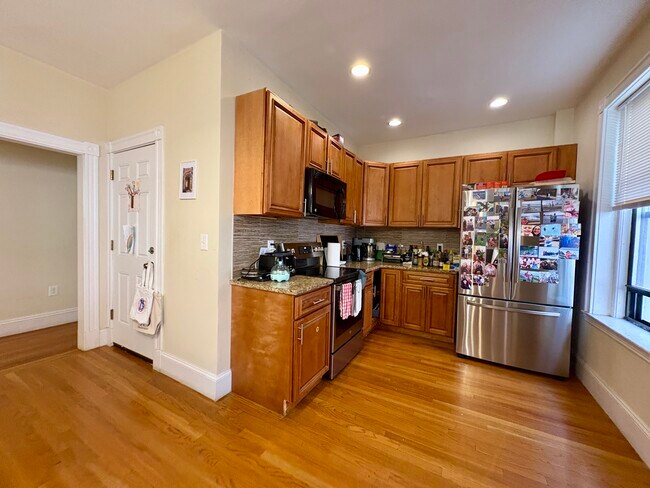 Building Photo - 184 Saint Paul St Unit 1