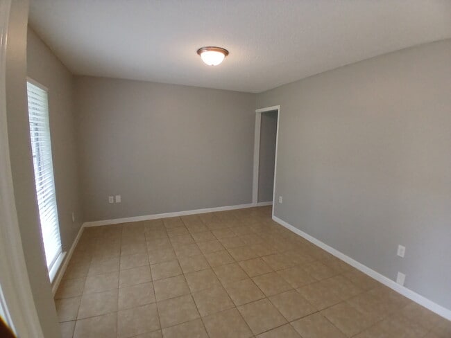 Photo - 4975 Huron Rd