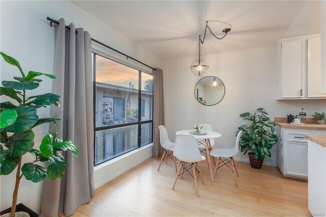 Photo - 1735 N Fuller Ave Unidad 1735 Fuller #425