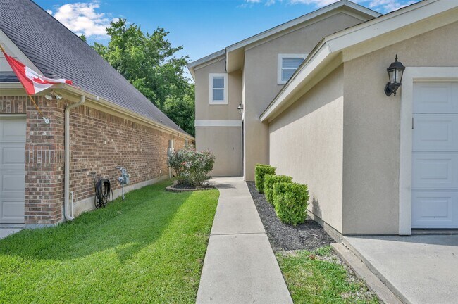 Photo - 100 Harbour Town Dr