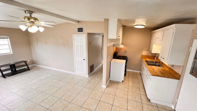 Photo - Beautiful 3 Bedroom, 1 Bathroom Home in Or...