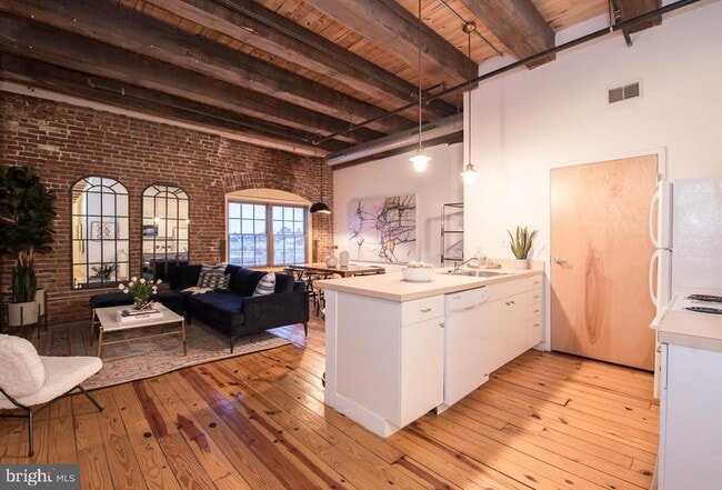 Building Photo - 1099 Germantown Ave Unit M112 Rental
