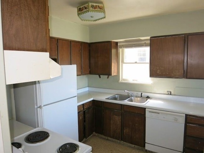 Building Photo - 521 N Forest St Unit Main House