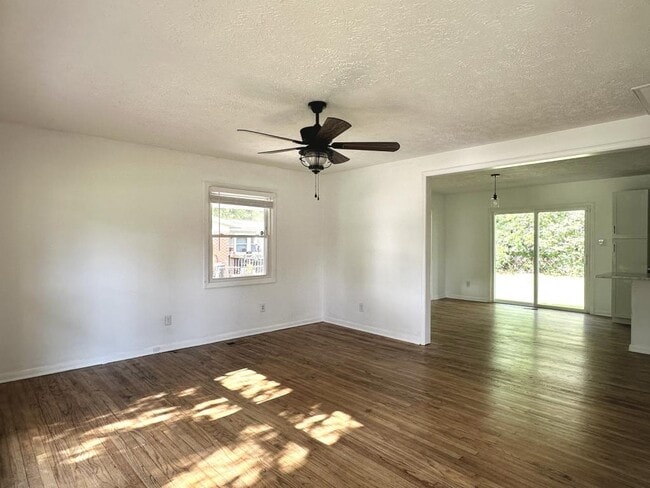 Photo - 627 Burgoyne Dr