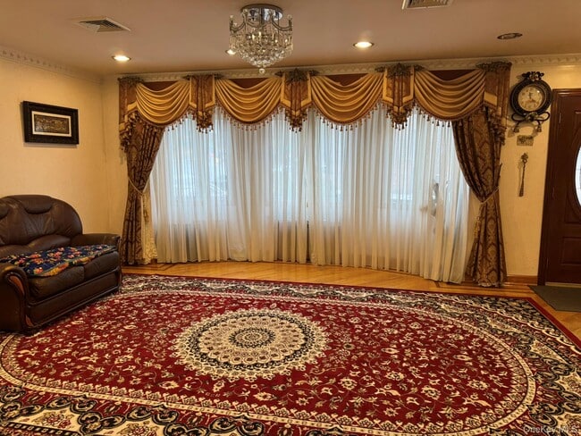 Photo - 109-04 Myrtle Ave