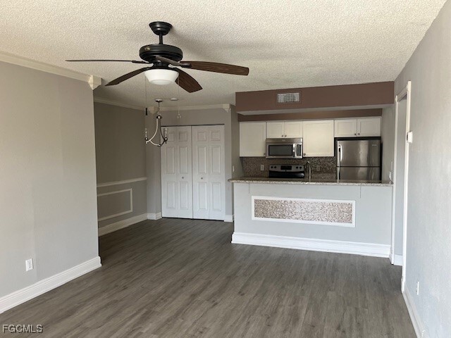 Building Photo - 5321 Summerlin Rd Unit 2109 Rental