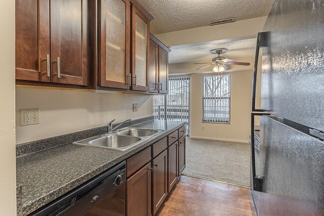 Delta Square Apartments - Lansing, MI