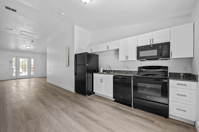 Building Photo - 2205 Magnolia Cir Unit 2209-1 Rental