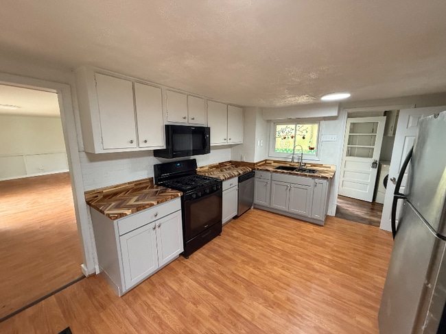Photo - 1082 Frye Rd House