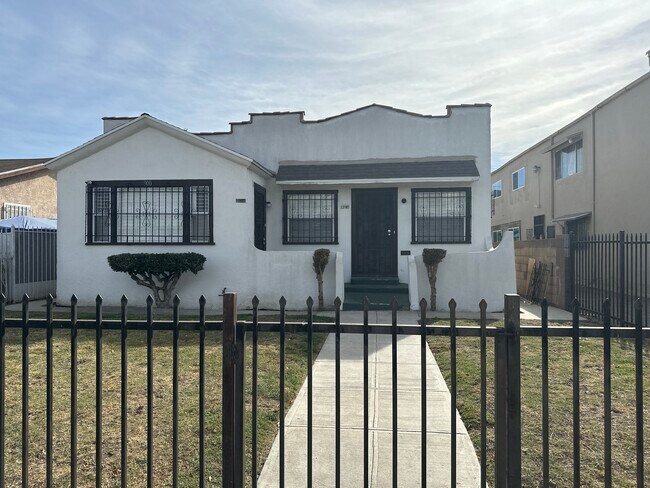 Photo - 902 W 73rd St Unidad 73rd Street