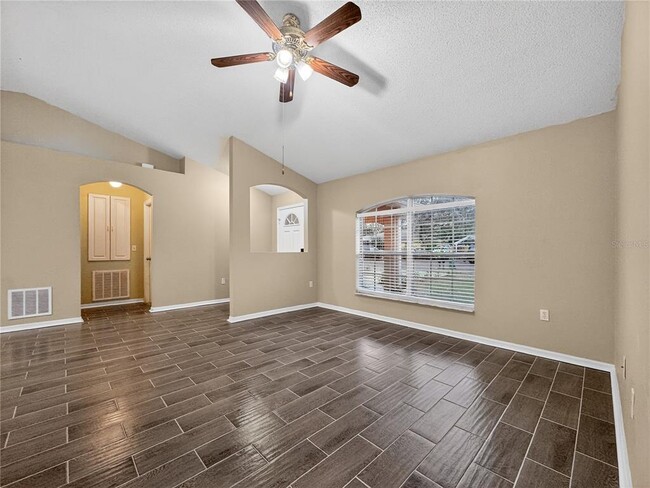 Photo - 835 Lancaster Ave