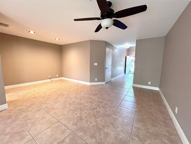 Photo - 2246 Discovery Cir W