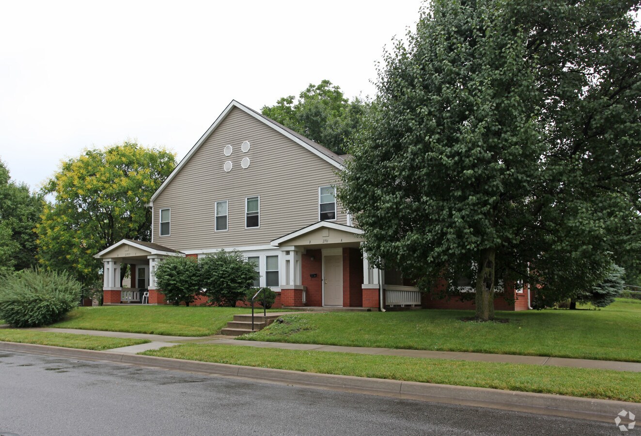 Photo - Justin Place Apartments