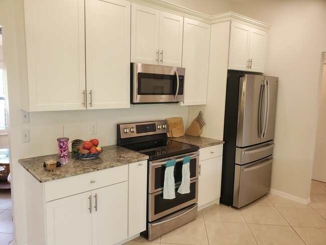 Photo - 590 NE Lima Vias