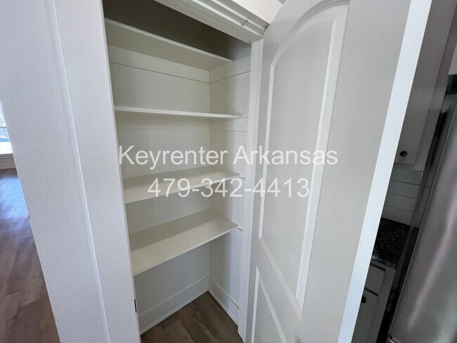 Photo - 1347-1349 Duncan Unit 1347