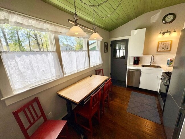 Photo - 516 East St Unit B